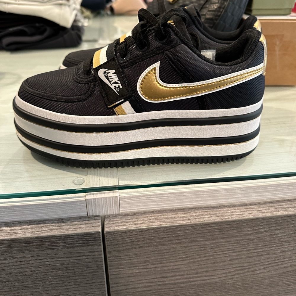 2018
Wmns Vandal 2K 'Metallic Gold